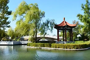 中华永久陵园环境如何？位置距离市区多远